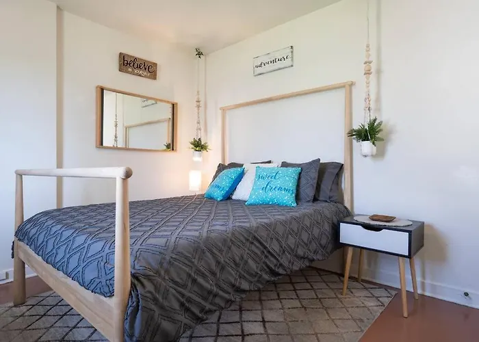 Apartamento Cali 2br Getaway Firepit, Yard & Spring Charm *