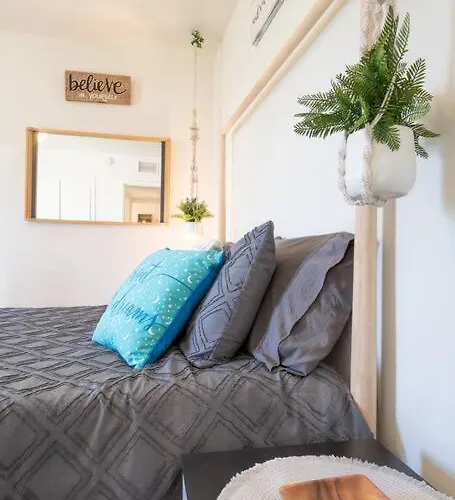 Cali 2br Getaway Firepit, Yard & Spring Charm