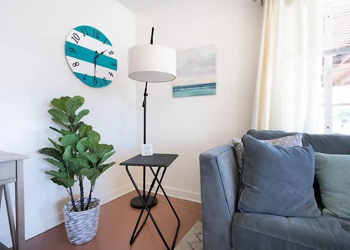 Apartamento Cali 2br Getaway Firepit, Yard & Spring Charm