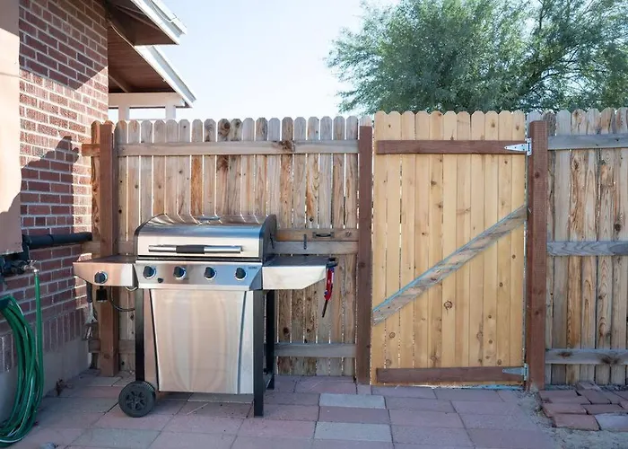 Apartamento Cali 2br Getaway Firepit, Yard & Spring Charm *